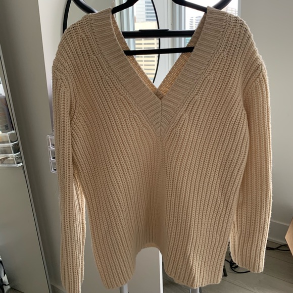 Zara V-Neck Cream Sweater - Picture 2 of 2